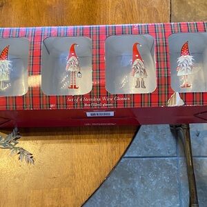 Winterberry Winter gnome. Set of 4. 18 oz stemless glasses. NEW IN BOX